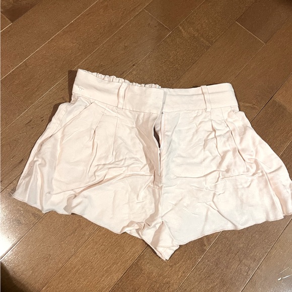 Aritzia Talula Flowy Shorts - Picture 1 of 2
